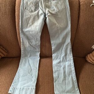 Wrangler Flare Leg Jeans Classic Style
Excellent condition no stains/rip/holes